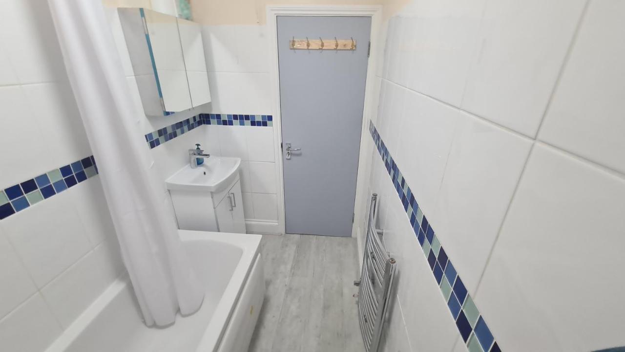Entire 2 Bedroom Home/Flat In London, Central Line Exterior foto