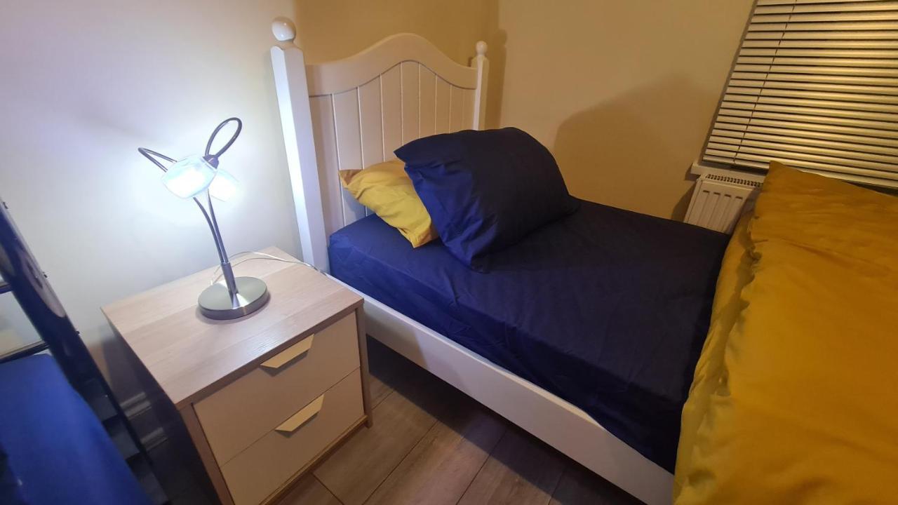Entire 2 Bedroom Home/Flat In London, Central Line Exterior foto