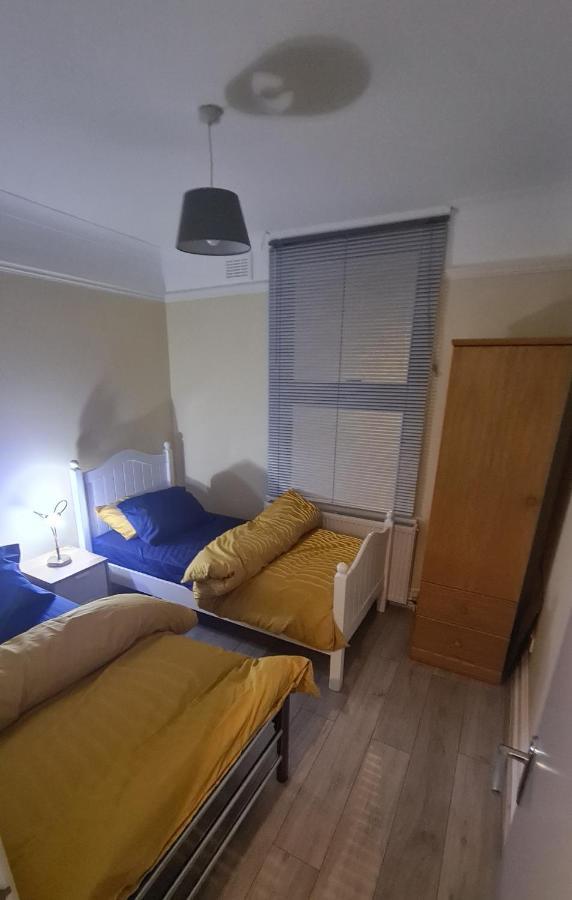 Entire 2 Bedroom Home/Flat In London, Central Line Exterior foto